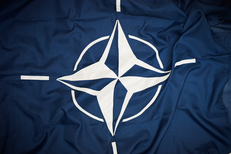 Imaginea articolului OPINIE | Ce înseamnă să fim ţară membră NATO, dincolo de rachetele Patriot