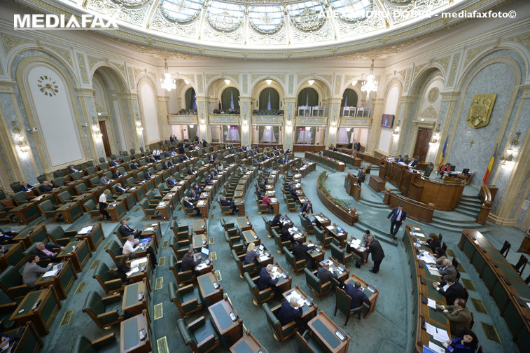Imaginea articolului Senat: Consilierii locali care nu se prezintă la şedinţă, consideraţi demisionaţi de drept
