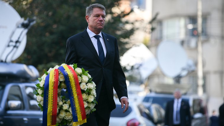 Imaginea articolului Iohannis a mers la Clubul Colectiv. Preşedintele, singurul reprezentant al statului care a comemorat cele 65 de victime ale incendiului. Guvernul, absent