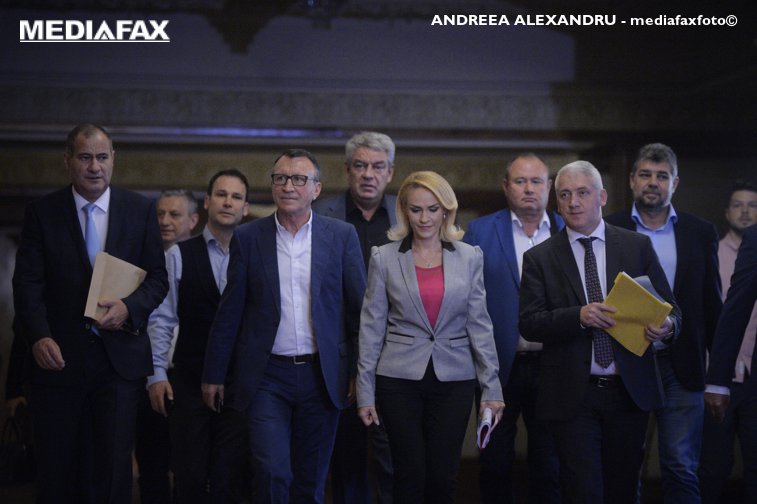 Imaginea articolului Noaptea cuţitelor lungi în PSD. Social-democraţii încep luni discuţiile despre remanierea Guvernului Dăncilă. Primarul Gabriela Firea îşi aşteaptă „sentinţa”
