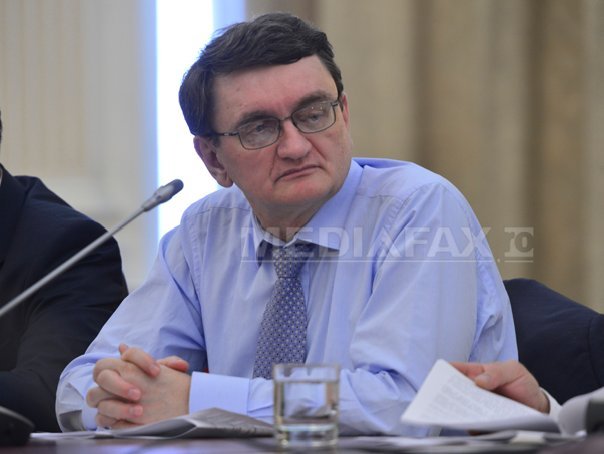 Imaginea articolului CCR a amânat sesizarea lui Iohannis în care contesta privilegiile deţinute de Victor Ciorbea la conducerea Avocatului Poporului