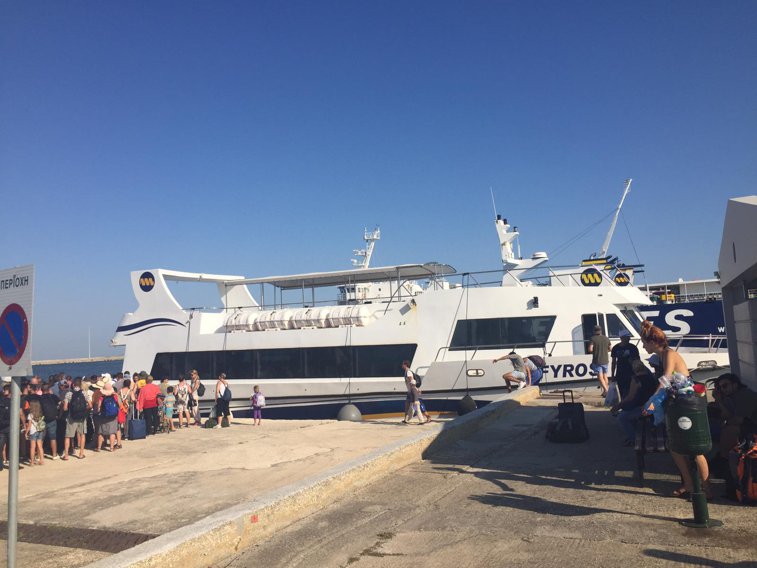 Imaginea articolului Turiştii blocaţi pe Insula Samothrakis. Ministrul de Externe anunţă câţi români au fost evacuaţi până acum