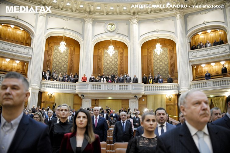 Imaginea articolului VIDEO| Şedinţă solemnă în Parlament, la 30 de ani de la Revoluţie. Ce discursuri au avut Orban, Ciolacu şi Barna 
