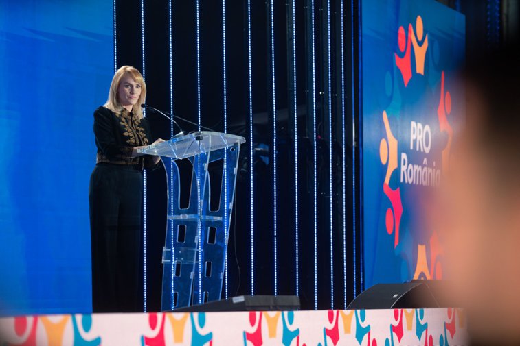 Imaginea articolului Firea, pe când era singura social-democrată care participa la Convenţia Anuală a PRO România: Dacă nici acum nu mă dau afară din partid, înseamnă că s-a schimbat PSD