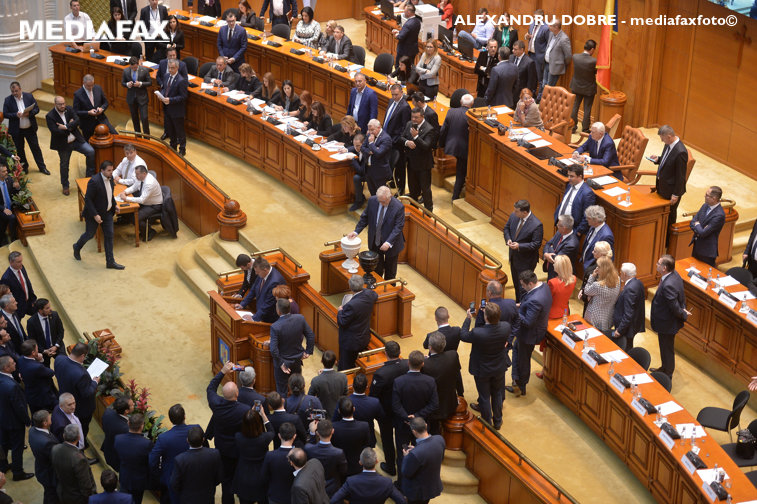 Imaginea articolului Parlamentul votează astăzi învestirea Guvernului Orban 2 / Aleşii de la PSD nu participă la şedinţă / CCR dezbate conflictul Preşedinţie-Parlament pe desemnarea premierului