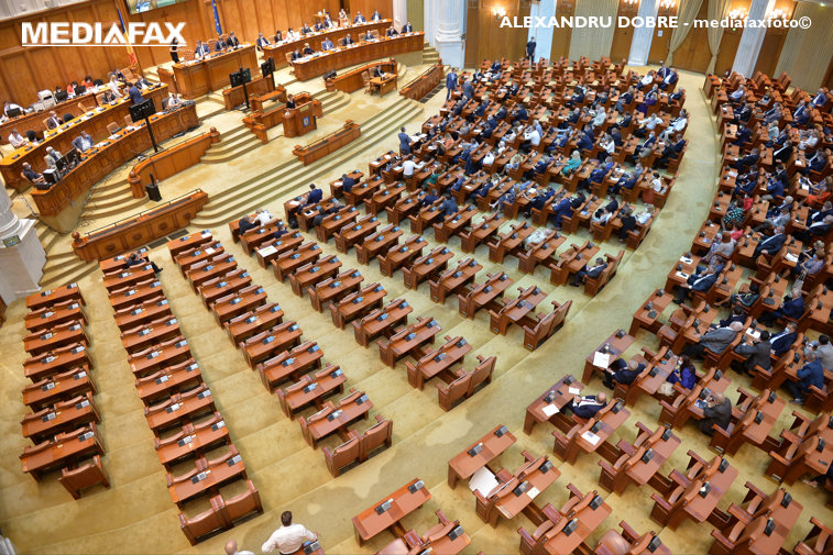 Imaginea articolului Parlamentarii îşi permit să tragă chiulul de la o zi de muncă, aşa cum au făcut luni