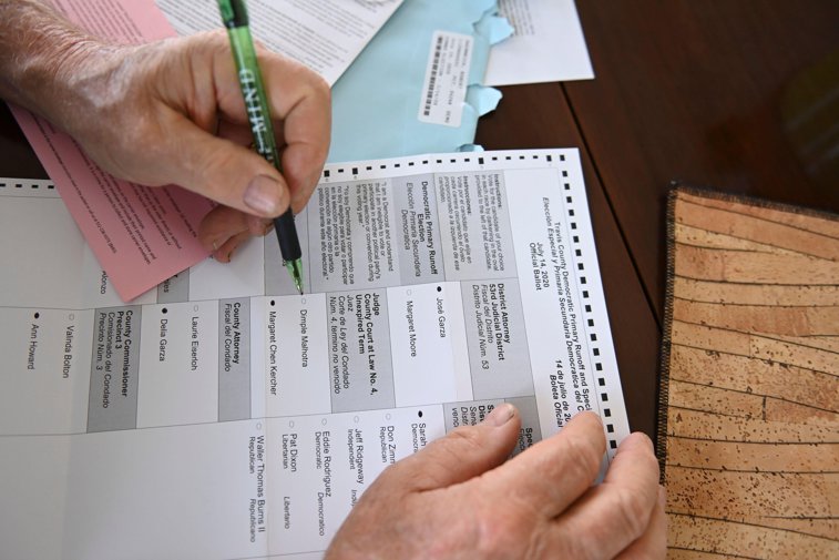 Imaginea articolului Americanii votează prin poştă. Donald Trump denunţă că alegerile ar putea fi fraudate în acest mod