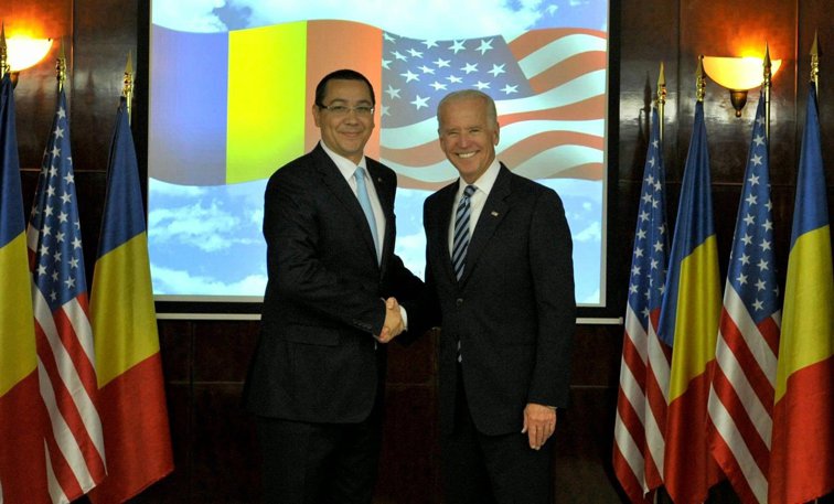 Imaginea articolului Cum l-au felicitat liderii din România pe Joe Biden