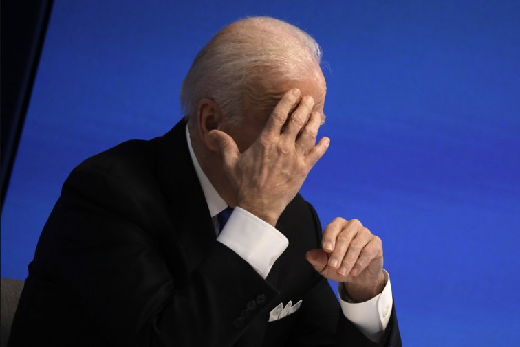 Imaginea articolului Joe Biden consideră o greşeală eliminarea măştilor de protecţie în Texas. Texanii spun adio restricţiilor