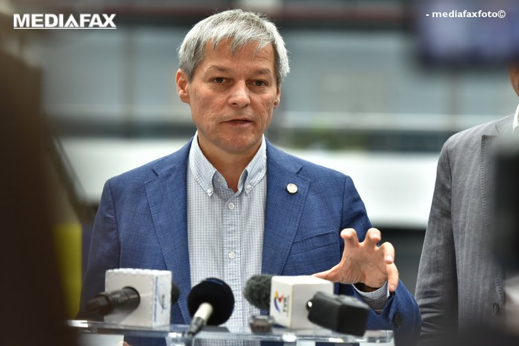 Imaginea articolului Cioloş i-a propus lui Barna ca niciunul dintre ei să nu candideze pentru a fi preşedintele USR PLUS: S-ar crea falii 