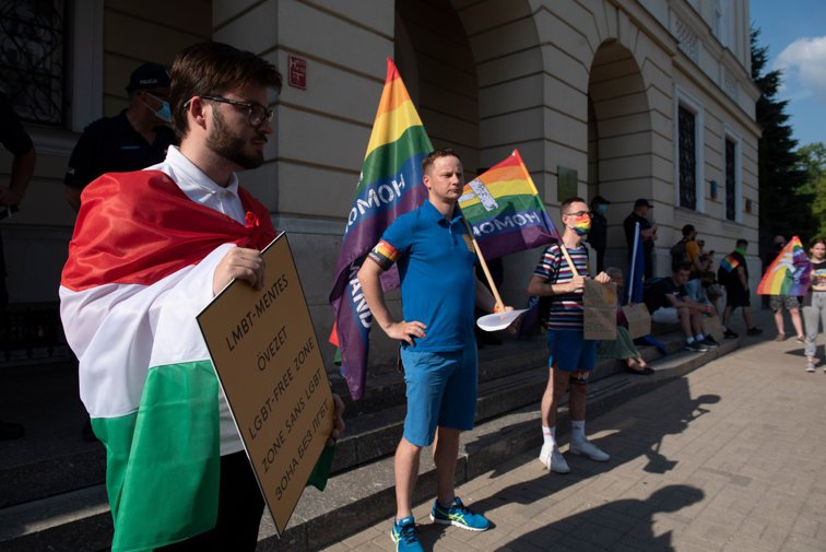 Imaginea articolului Divergenţele pe tema LGBT dintre UE şi Ungaria se adâncesc. Controversata lege adoptată de Guvernul Orban este motivată de protejarea minorilor