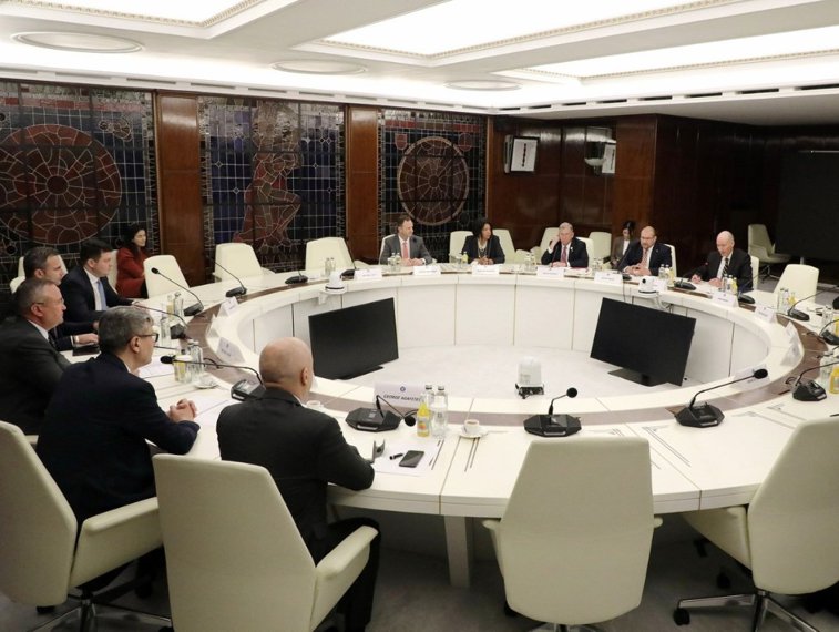 Imaginea articolului Ciucă a purtat discuţii cu secretarul adjunct al Departamentului de Energie al SUA despre securitatea energetică europeană şi extinderea programului nuclear civil