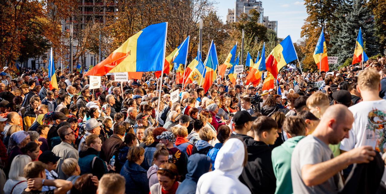 Protest masiv în Moldova. Mii de persoane au cerut demisia guvernului pro-occidental pe fondul crizei (...)