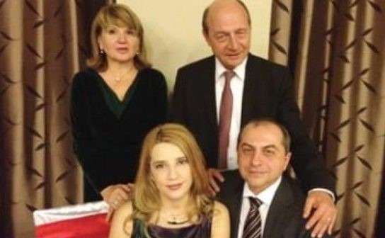 Imaginea articolului Cîrstoiu, candidatul PSD-PNL, a discutat cu naşul său de cununie, Băsescu: Mi-a explicat de ce nu e bine să fac asta