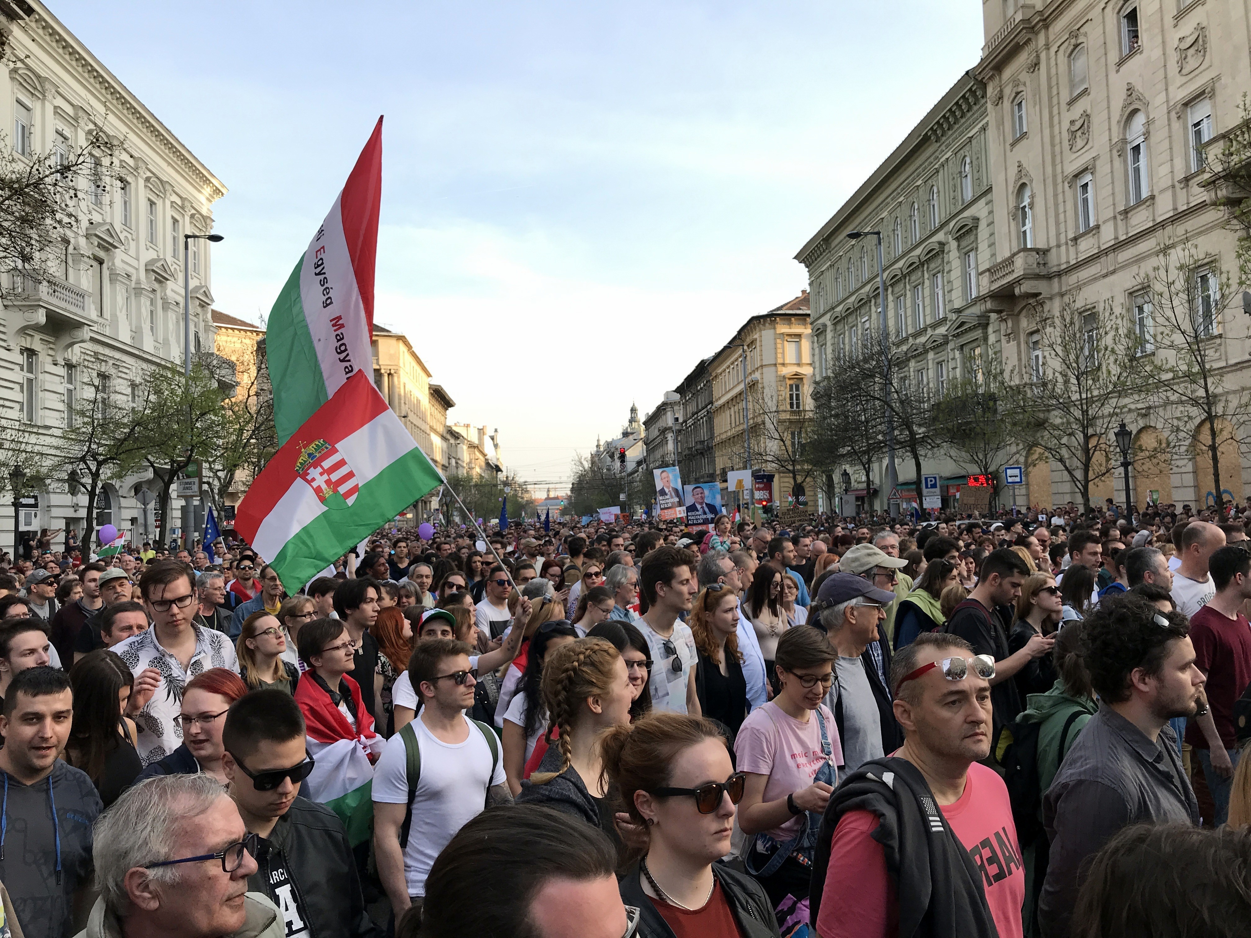 Protest în Ungaria. Mii de oameni s-au adunat la un miting organizat de rivalul lui Viktor Orban