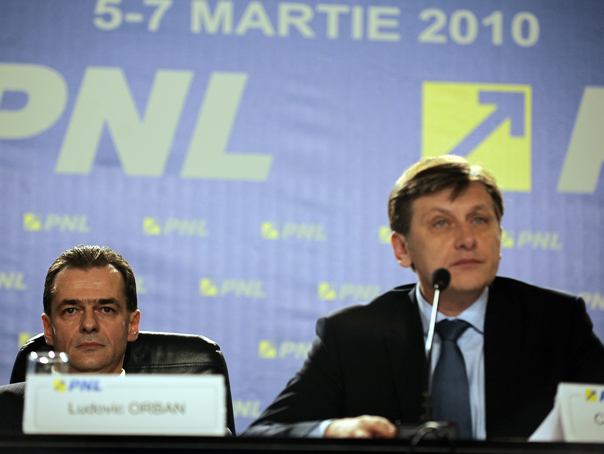 Imaginea articolului Crin Antonescu şi Ludovic Orban, singurii liberali înscrişi în cursa pentru şefia PNL