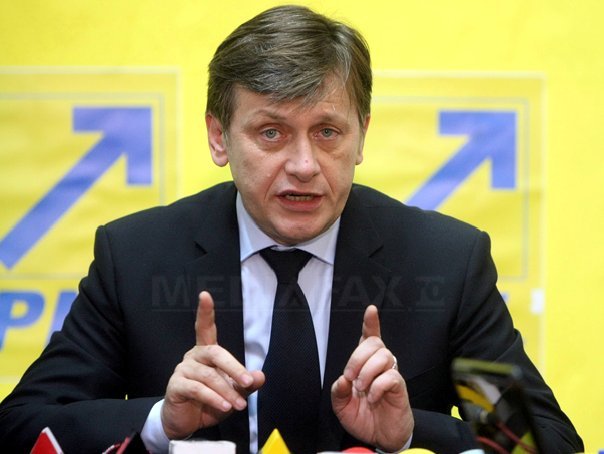 Imaginea articolului Antonescu: Un premier trebuie să rupă clientelele şi "să nu facă pe el" când se răsteşte Băsescu