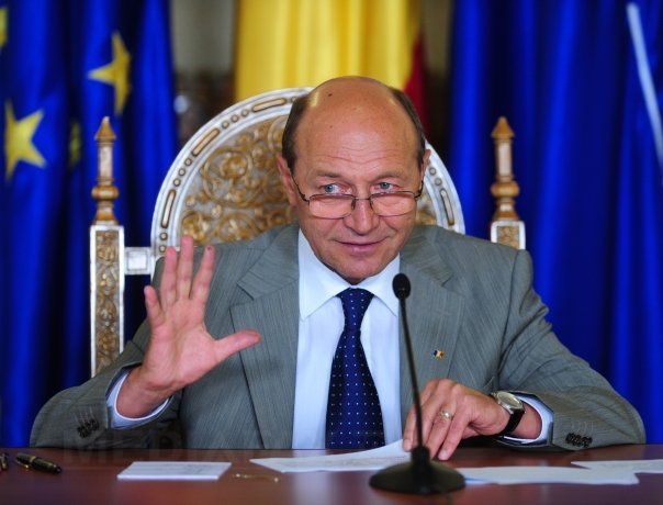 Imaginea articolului Băsescu: Voi numi premier USL numai dacă unul dintre partide are majoritatea parlamentarilor
