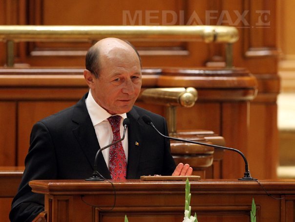 Imaginea articolului Băsescu, lui Antonescu: Vă las aici o foaie pe care să scrieţi ce aţi promis
