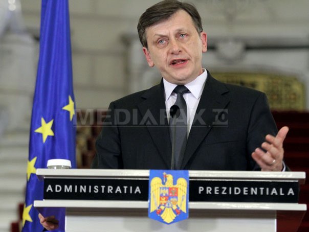 Imaginea articolului Băsescu către Antonescu: Puteţi să nu le primiţi jurământul lui Şova şi Corlăţean. Marga era o calamitate pentru România