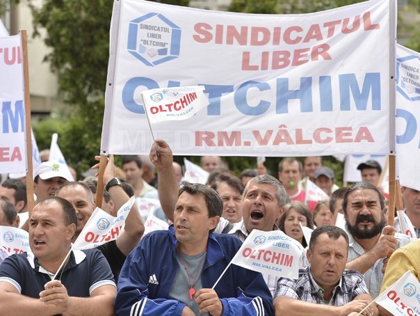 Imaginea articolului Angajaţii Oltchim Râmnicu Vâlcea continuă protestele