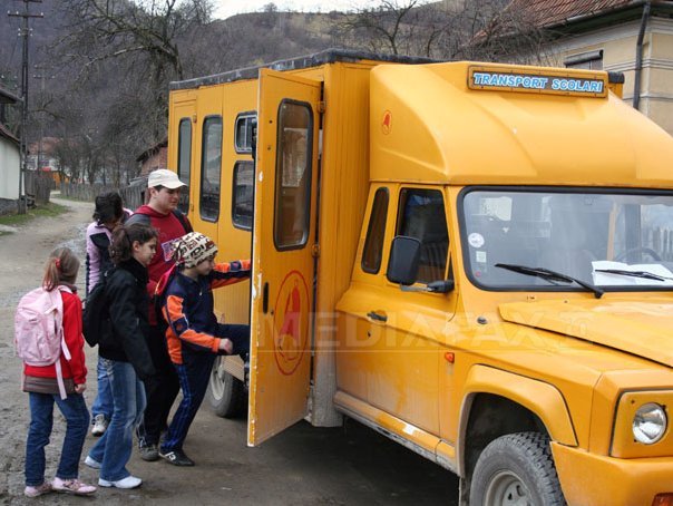 Imaginea articolului ISJ: Microbuzul şcolar pus sub sechestru la Malovăţ va fi scos de sub sigiliu şi folosit de luni