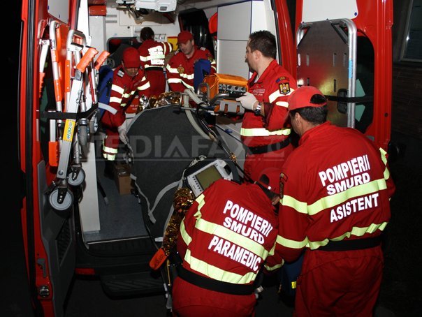 Imaginea articolului Accident în Bihor: 11 persoane au fost rănite, între care două grav, după ce o maşină s-a izbit de un microbuz