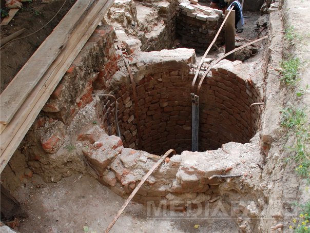 Imaginea articolului Apă potabilă transportată cu cisterna pentru gospodării din Dâmboviţa, unde fântânile au secat