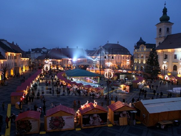 Imaginea articolului Colinde, spectacole pentru copii, cadouri şi bunătăţi de sezon: Mii de persoane au asistat la deschiderea Târgului de Crăciun de la Sibiu - FOTO