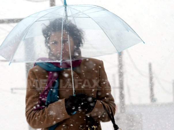 Imaginea articolului PROGNOZA METEO: Temperaturi scăzute, ploi, lapoviţă şi ninsori în următoarele două zile