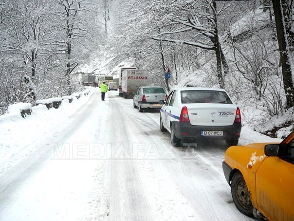 Imaginea articolului Un accident rutier în care au fost implicate patru maşini a blocat circulaţia între Piteşti şi Slatina