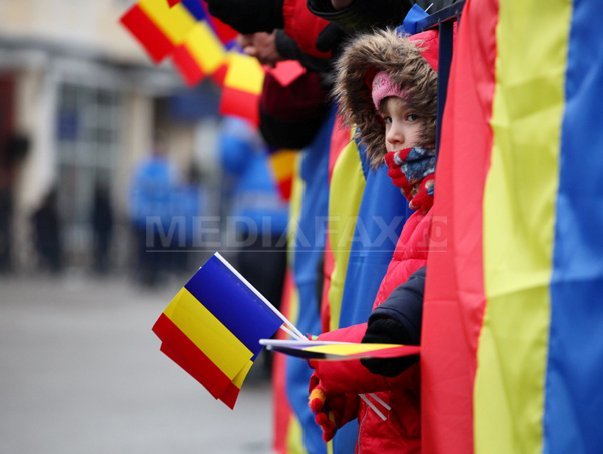 Imaginea articolului ZIUA UNIRII: La Slatina, aproximativ 6.000 de oameni au cântat în cor "Deşteaptă-te române". Primarul interimar: "Am bătut recordul naţional"