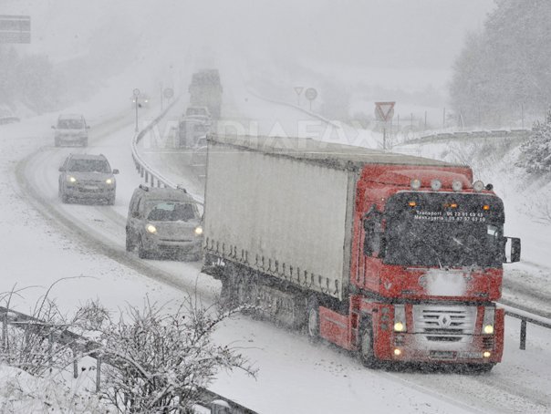 Imaginea articolului Galaţi: Drumuri naţionale închise şi cursuri suspendate în şcoli din cauza ninsorilor şi a viscolului