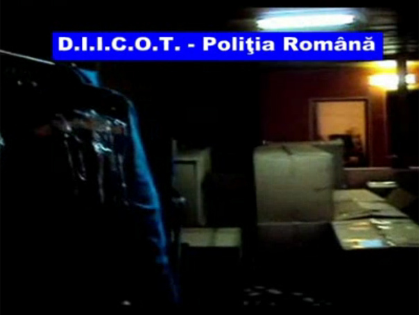 Imaginea articolului Zece români au furat articole de îmbrăcăminte Armani de două milioane euro dintr-un depozit din Verona 