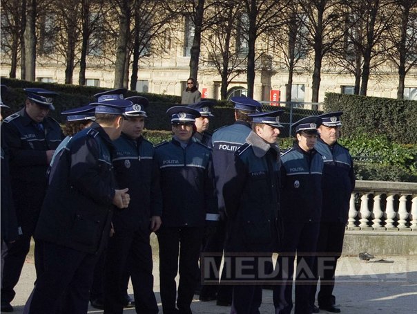 Imaginea articolului Zece poliţişti, citaţi ca martori în cazul cercetărilor de la Universitatea "Vasile Goldiş"