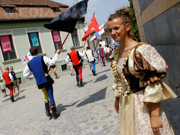Imaginea articolului Unul din cele mai vechi obiceiuri săseşti din Ardeal, "Carnavalul lolelor", la Sighişoara