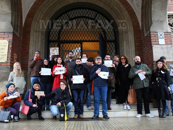 Imaginea articolului Directorul adjunct al Muzeului Ţăranului Român neagă implicarea în manifestările homofobe: "Aştept scuzele Ambasadei SUA"