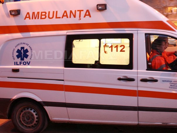 Imaginea articolului O persoană a murit, iar o alta a fost rănită după ce un microbuz a lovit un camion, în Timiş