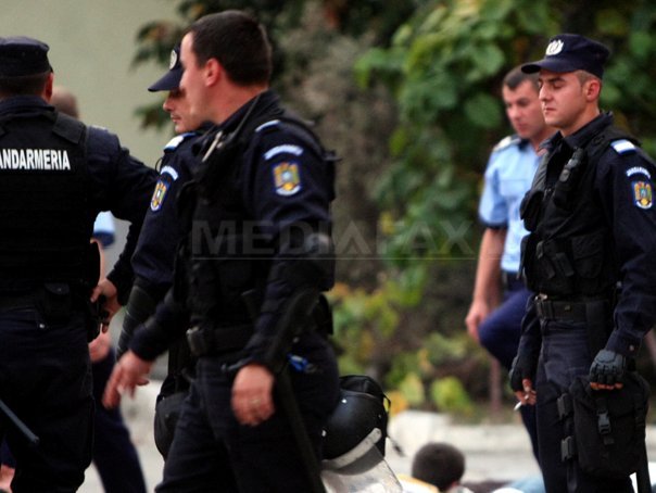 Imaginea articolului Patru tineri suspectaţi de tâlhării pe străzile Capitalei, prinşi de poliţişti şi jandarmi