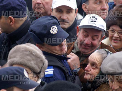 Imaginea articolului Arad: Peste 1.000 de oameni la coadă la fasole cu ciolan, la o petrecere organizată de PDL, de 1 Mai