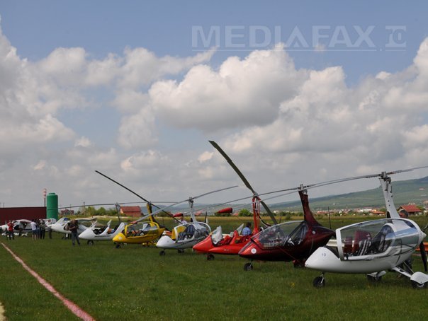 Imaginea articolului RAID deasupra României: Peste 50 de francezi fac un tur al ţării cu aparate de zbor uşoare - GALERIE FOTO