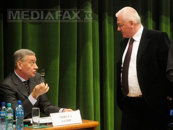 Imaginea articolului Mircea Sandu şi Dumitru Dragomir, deferiţi justiţiei în dosarul dezafilierii "U" Craiova