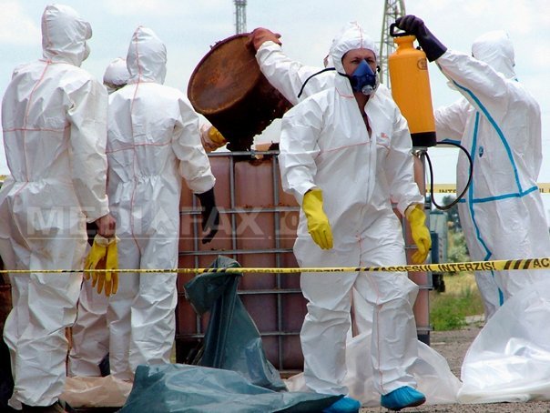 Imaginea articolului Peste două tone de deşeuri toxice, descoperite la o firmă din judeţul Arad
