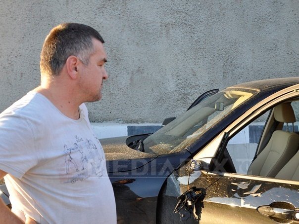 Imaginea articolului Leonard Doroftei, implicat într-un ACCIDENT: Maşina condusă de boxer, lovită de o autoutilitară al cărei şofer a fugit. Doroftei se ducea la Campionatul Naţional de Box - FOTO