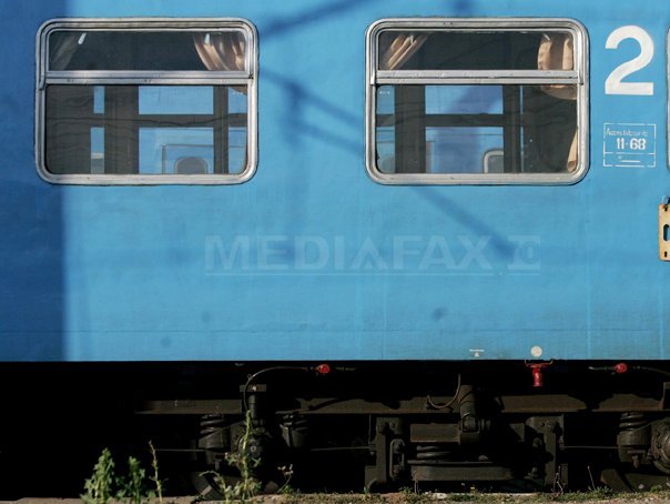 Imaginea articolului Suporterii maghiari au aruncat din trenul ce îi duce la Bucureşti petarde şi cutii de bere, la controlul de frontieră