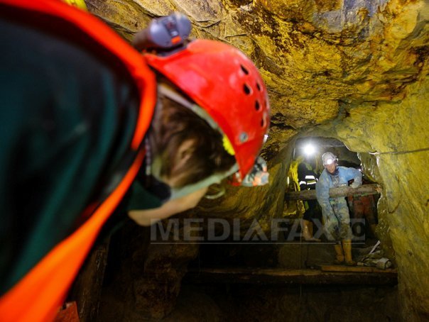 Imaginea articolului PROTEST la Roşia Montană: Cei 33 de mineri blocaţi în subteran în septembrie, din nou în mină. Angajaţii RMGC cer aprobarea proiectului minier