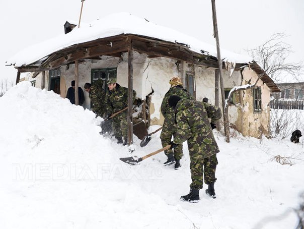 Imaginea articolului Băsescu: Armata, implicată în a substitui lipsa de capacitate a administraţiei, pe furtună