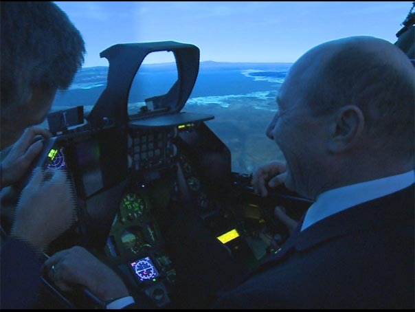 Imaginea articolului Băsescu a pilotat în Turcia un avion F-16 asupra căruia s-a tras, într-un simulator de zbor  - VIDEO