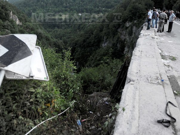 Imaginea articolului CONCLUZIILE ANCHETEI privind accidentul din Muntenegru: Şoferul a fost de vină
