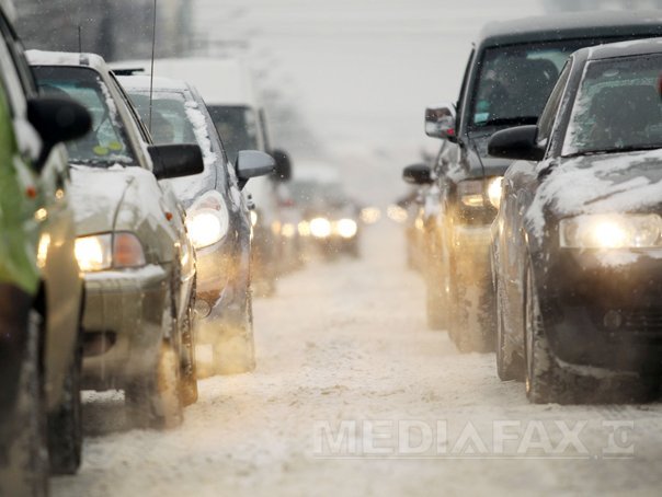 Imaginea articolului Gorj: Intervenţie a drumarilor pe DN 67 C, spre Rânca, unde a nins